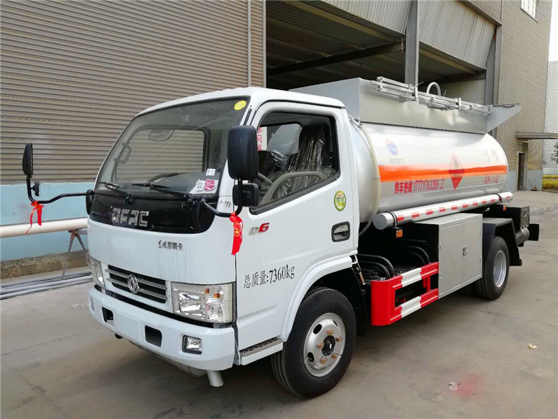 東風(fēng)多利卡5噸易燃液體罐車包上戶價(jià)格